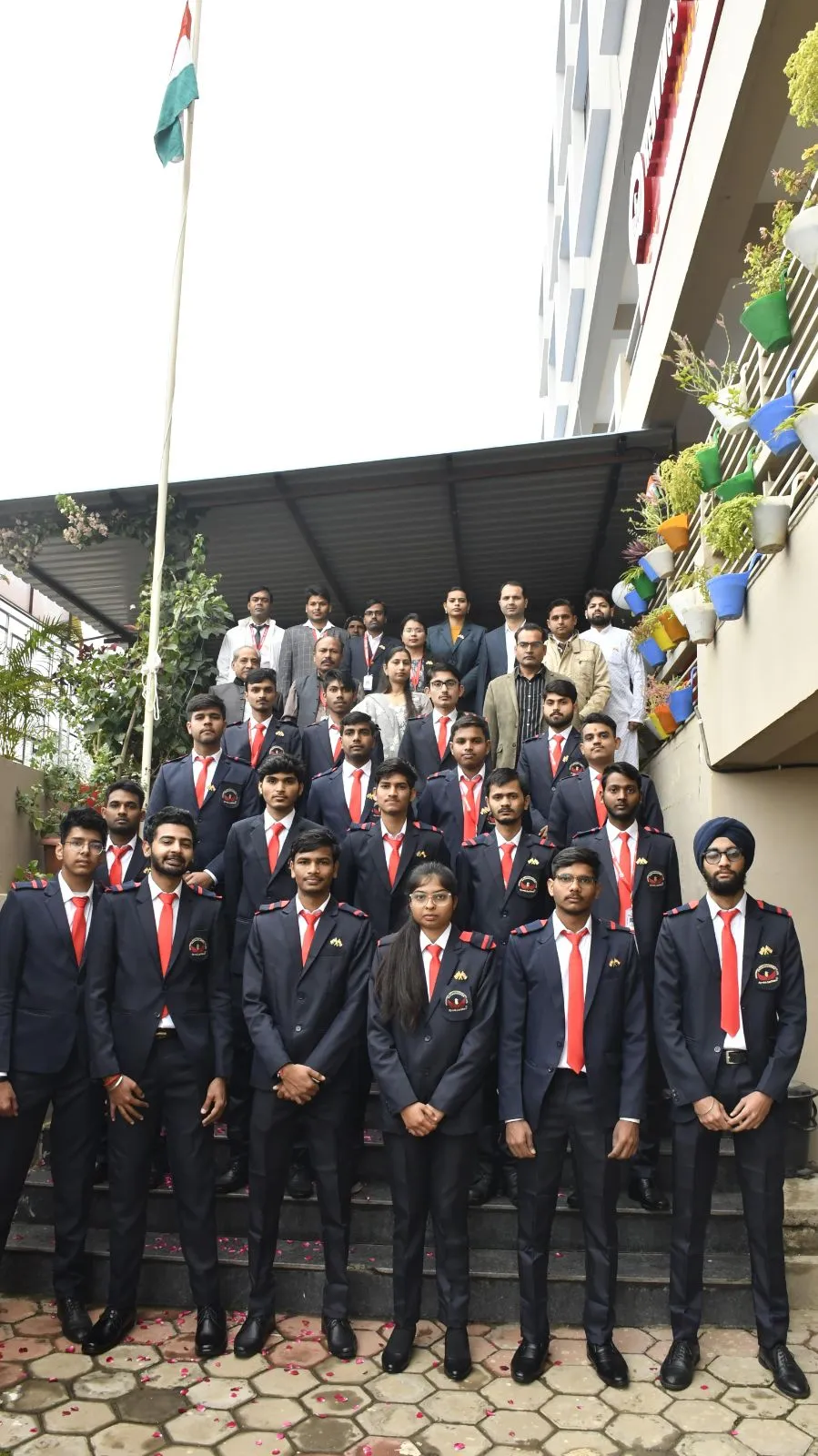 Redwings faculty and students at the Bhopal campus